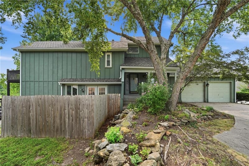 701 Burning Tree St, Lee's Summit, MO 64064