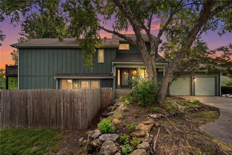 701 Burning Tree St, Lee's Summit, MO 64064