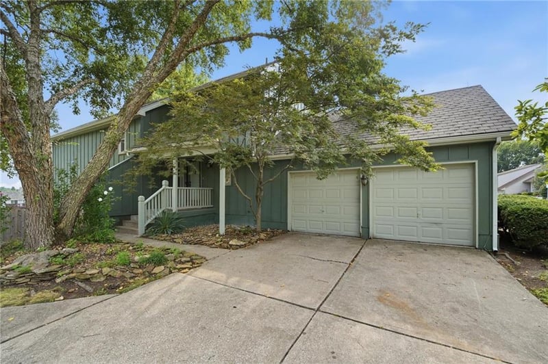 701 Burning Tree St, Lee's Summit, MO 64064