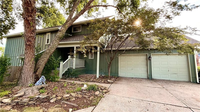 701 Burning Tree St, Lee's Summit, MO 64064