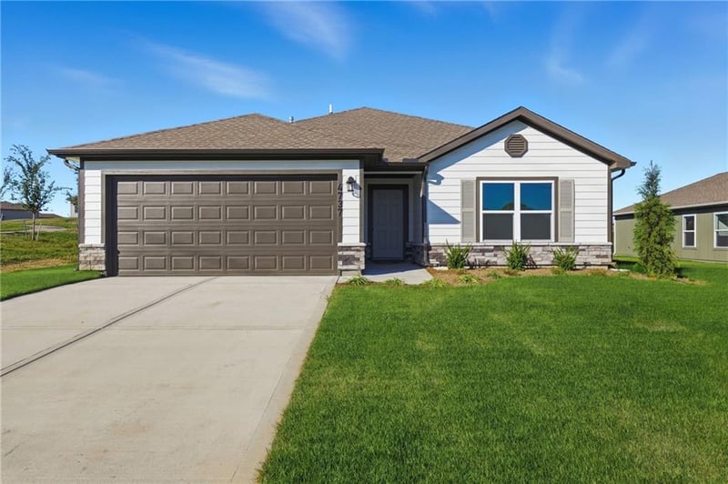 1612 9th St, Oak Grove, MO 64075