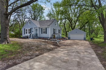 6315 E Red Bridge Rd, Kansas City, MO 64134