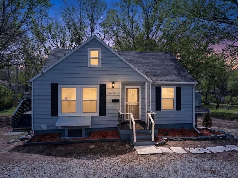 6315 Red Bridge Rd, Kansas City, MO 64134