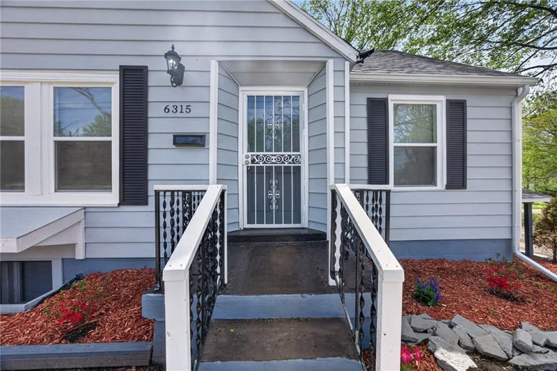 6315 Red Bridge Rd, Kansas City, MO 64134