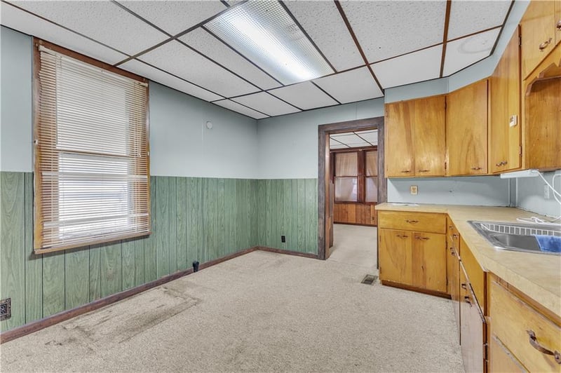 2012 Highly St, St Joseph, MO 64501