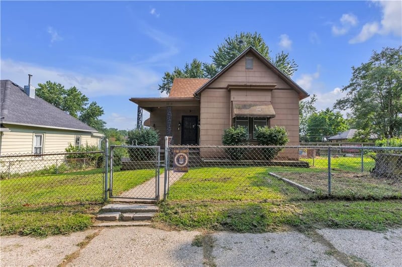 2012 Highly St, St Joseph, MO 64501
