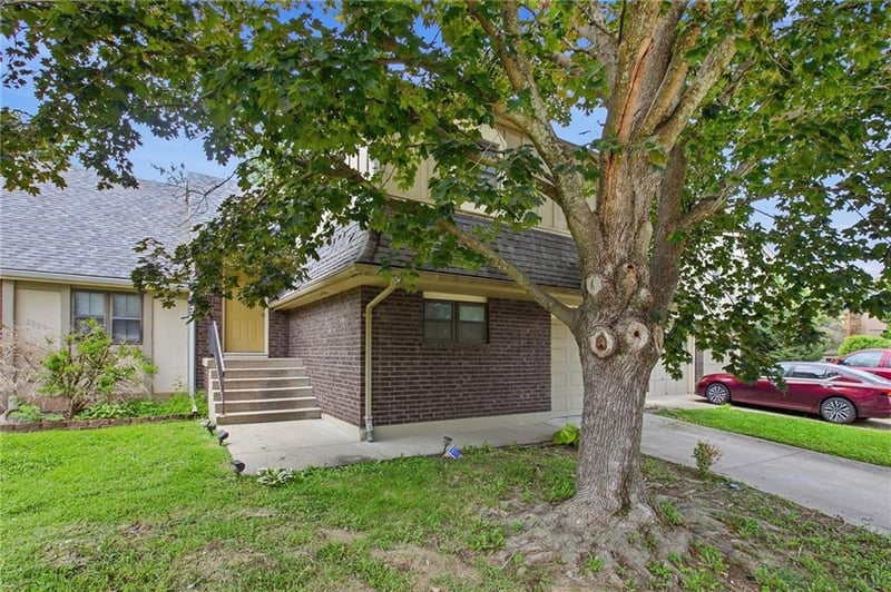 2811 4th Street Ter, Blue Springs, MO 64014