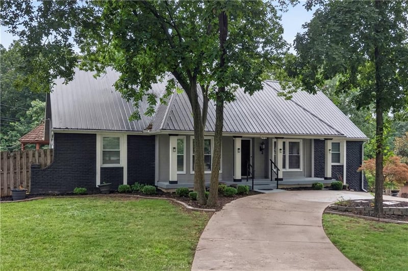4735 Summit Ct, Shawnee, KS 66216