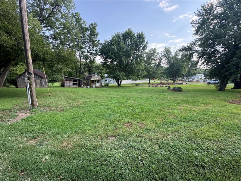 402 3rd St, Mound City, MO 64470