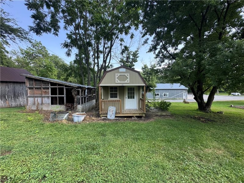402 3rd St, Mound City, MO 64470