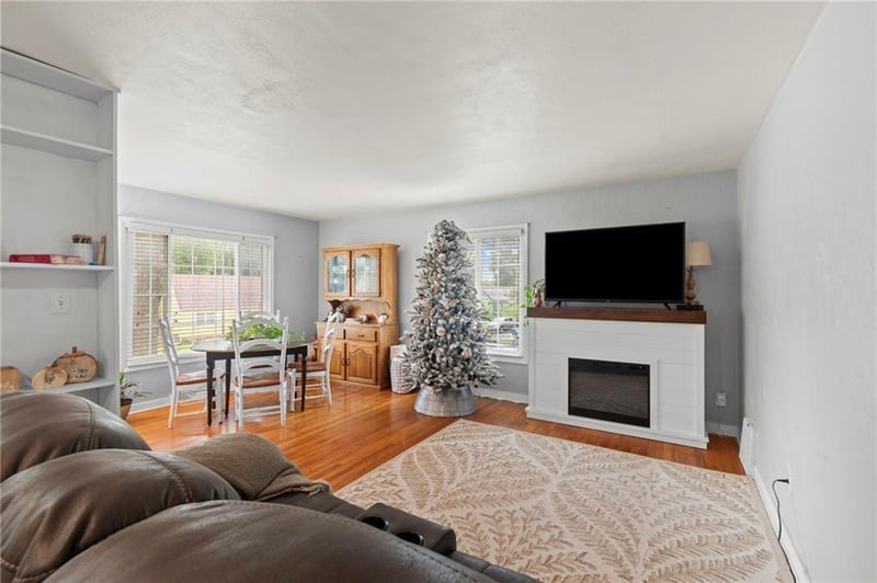 5056 Marvin Rd, Kansas City, MO 64118