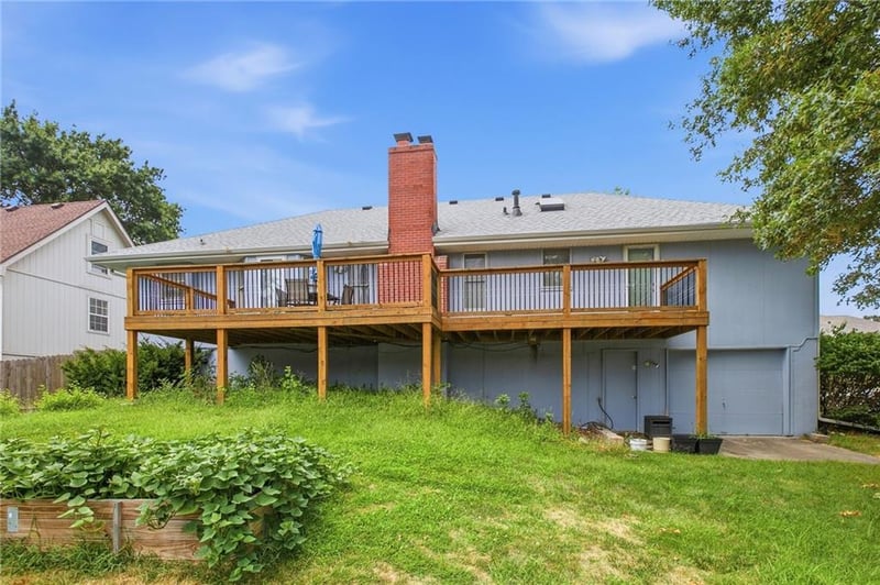 813 Foxtail Dr, Grain Valley, MO 64029