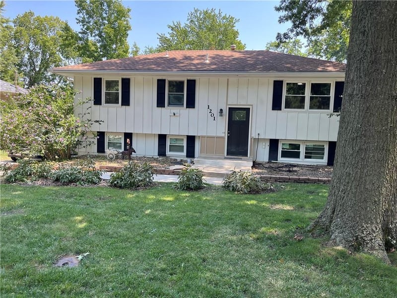 1201 SW Mission Pl, Lee's Summit, MO 64081