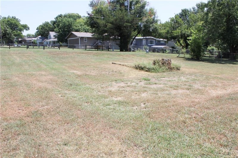 524 6th St, Independence, KS 67301