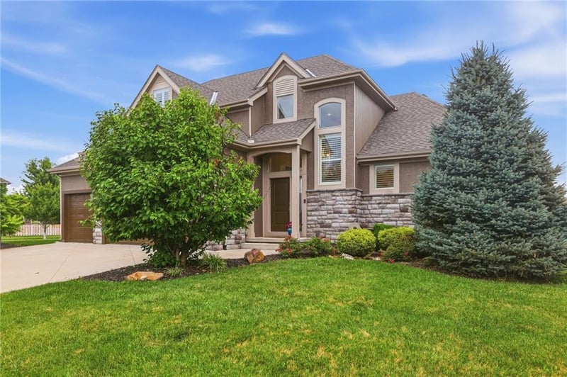 16503 Parkwood St, Olathe, KS 66062