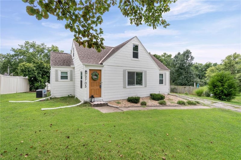 2705 Beverly Cir, Independence, MO 64052