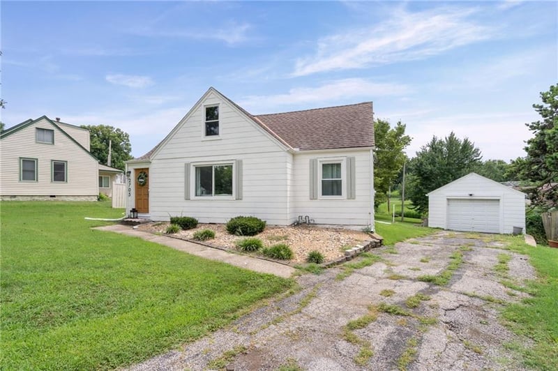 2705 Beverly Cir, Independence, MO 64052