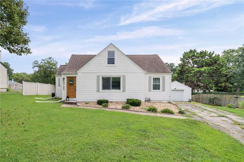 2705 Beverly Cir, Independence, MO 64052