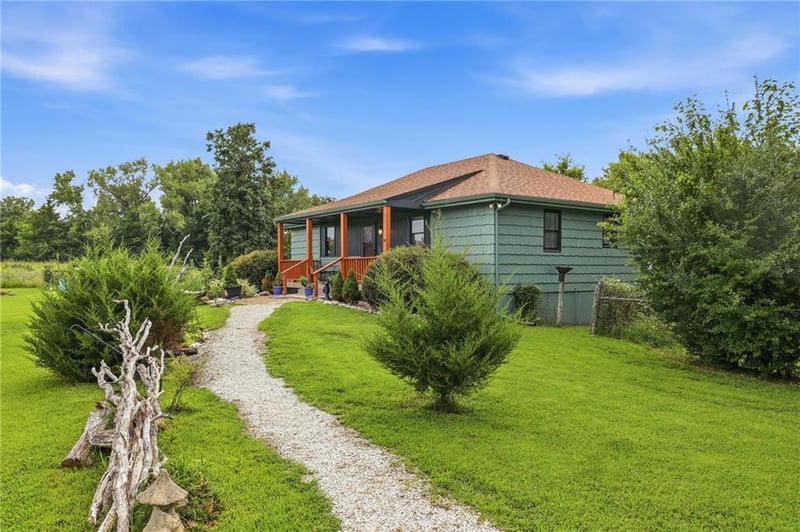 19211 Beattie Rd, Pleasant Hill, MO 64080
