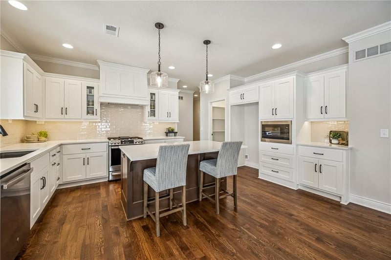 11413 Waterford Dr, Olathe, KS 66061