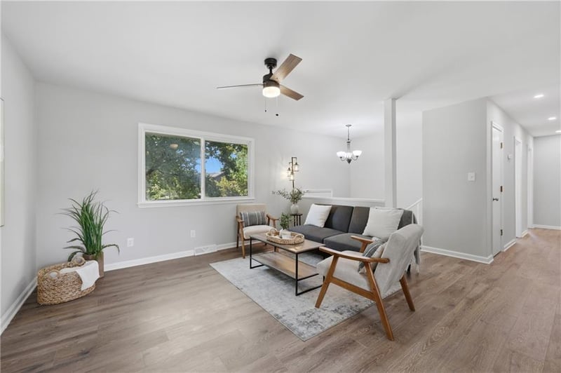 504 SW Persels Rd, Lee's Summit, MO 64081