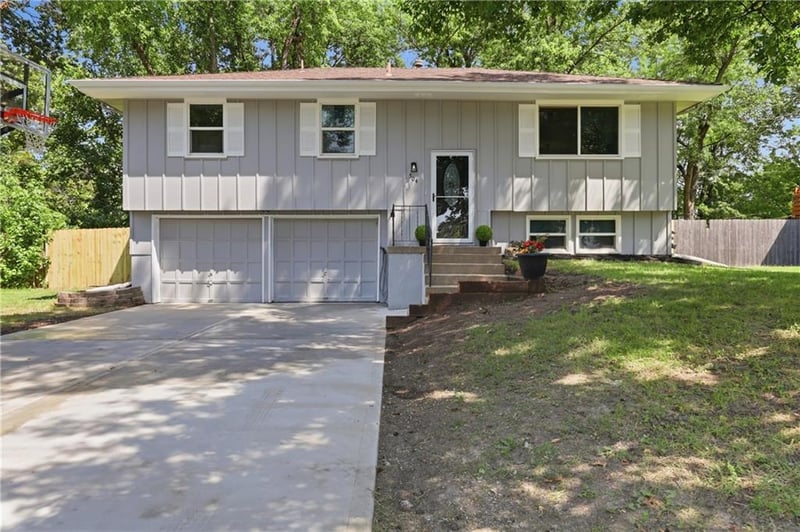 504 SW Persels Rd, Lee's Summit, MO 64081
