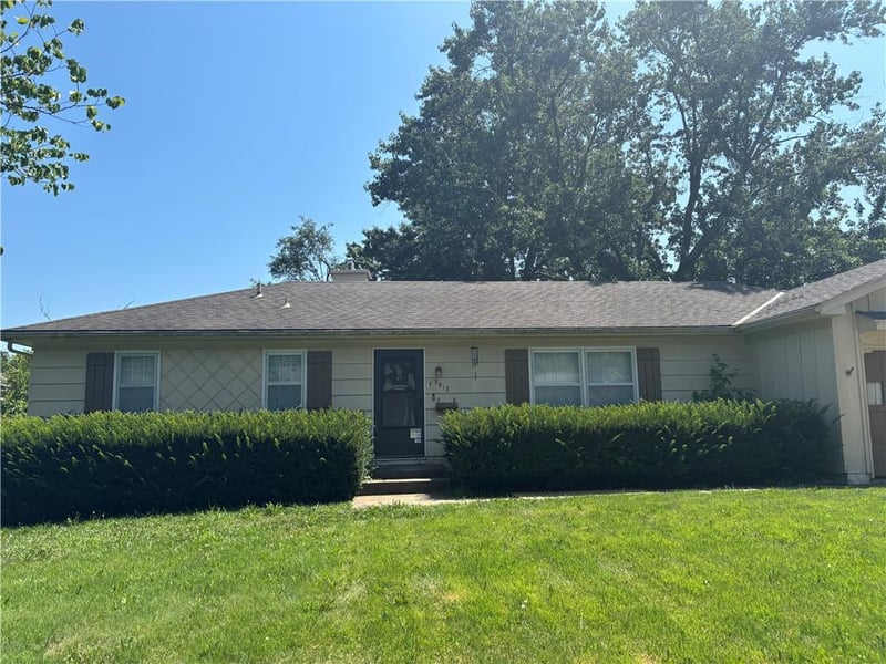 5913 101st Pl, Overland Park, KS 66207