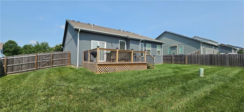 12432 Live Oak Cir, Peculiar, MO 64078
