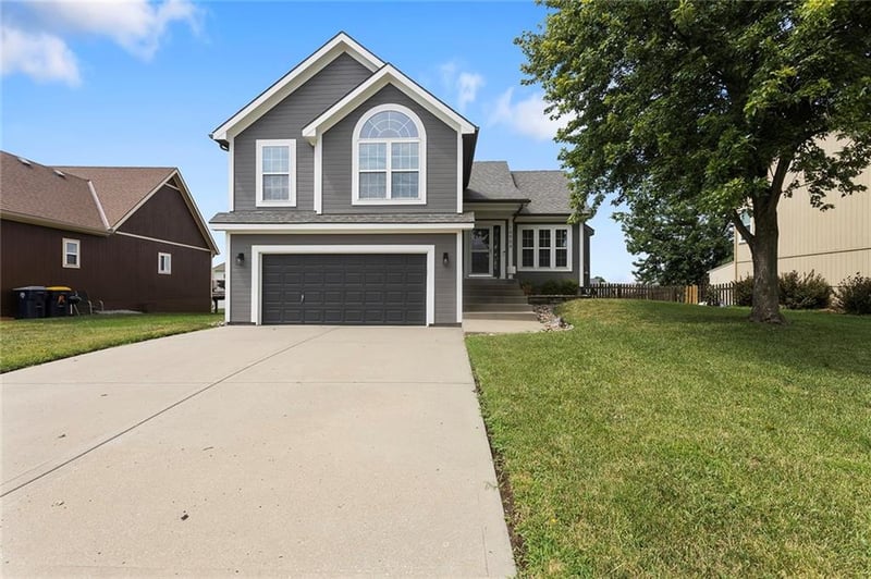 10904 Manchester Ave, Kansas City, MO 64157