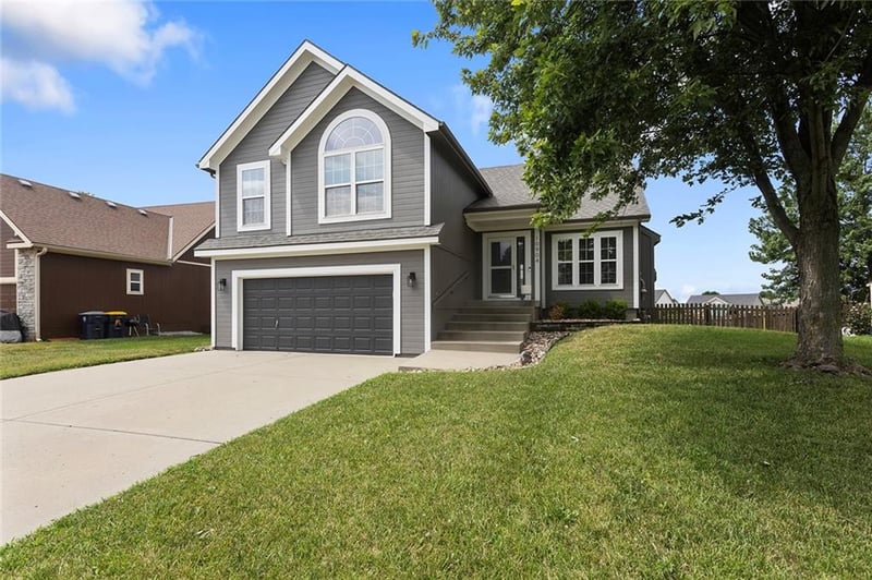 10904 Manchester Ave, Kansas City, MO 64157