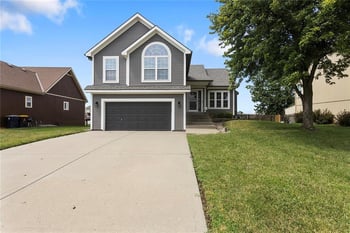 10904 N Manchester Ave, Kansas City, MO 64157