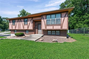 4924 Welborn Ln, Kansas City, KS 66104