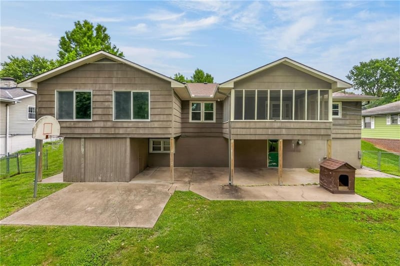 2820 Scott St, St Joseph, MO 64507