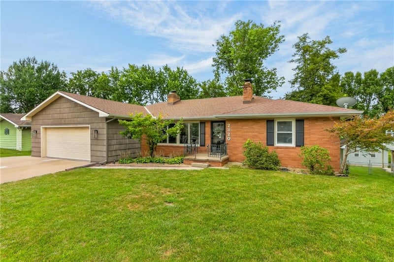 2820 Scott St, St Joseph, MO 64507
