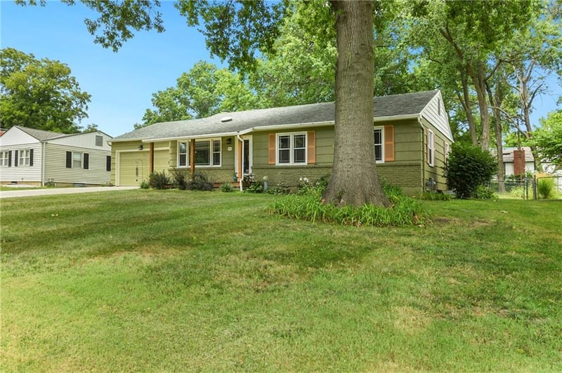 9900 77th St, Raytown, MO 64138