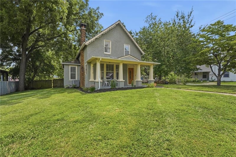 812 Cedar St, Pleasant Hill, MO 64080