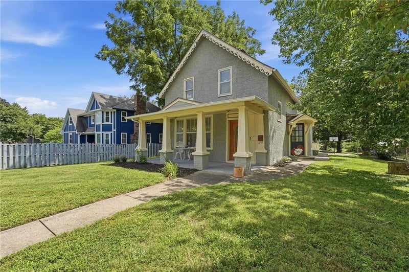 812 Cedar St, Pleasant Hill, MO 64080