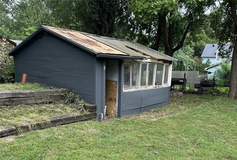 812 Cedar St, Pleasant Hill, MO 64080