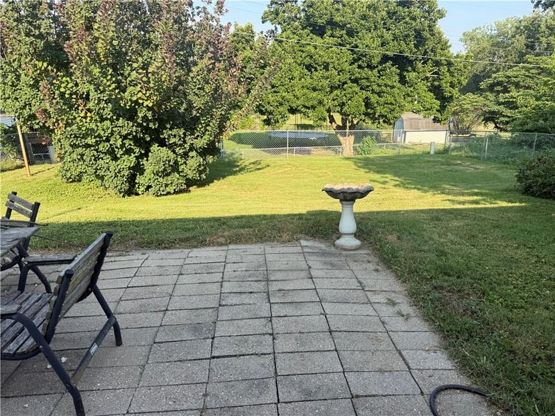 3303 Sioux Ln, St Joseph, MO 64503