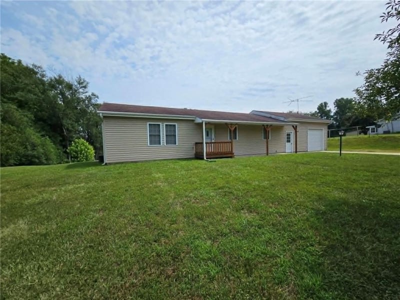 9807 State Route Jj Hw, St Joseph, MO 64504