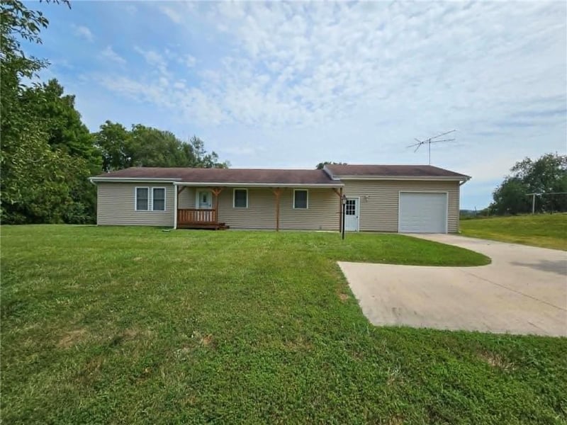 9807 State Route Jj Hw, St Joseph, MO 64504