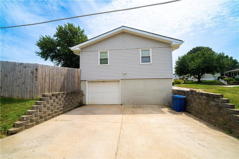 3101 33rd Ter, St Joseph, MO 64503