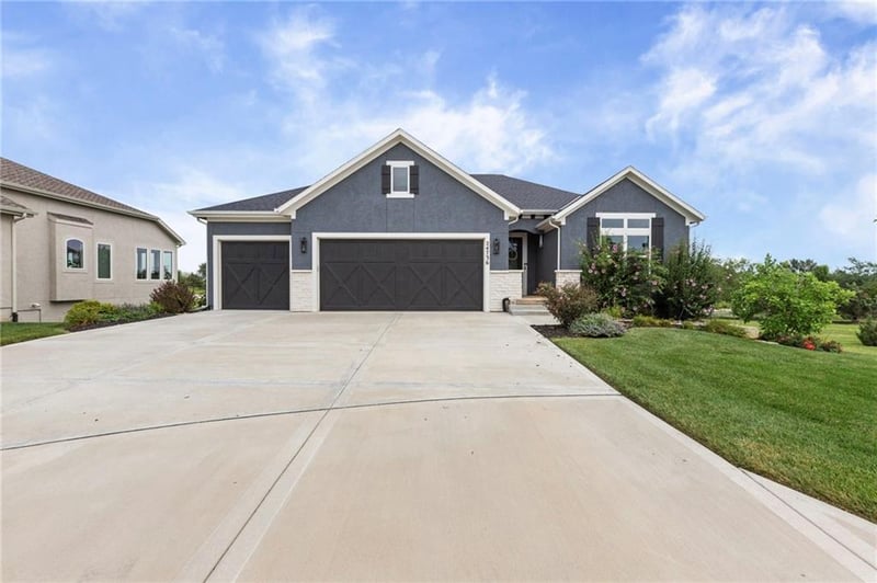 24736 112th St, Olathe, KS 66061