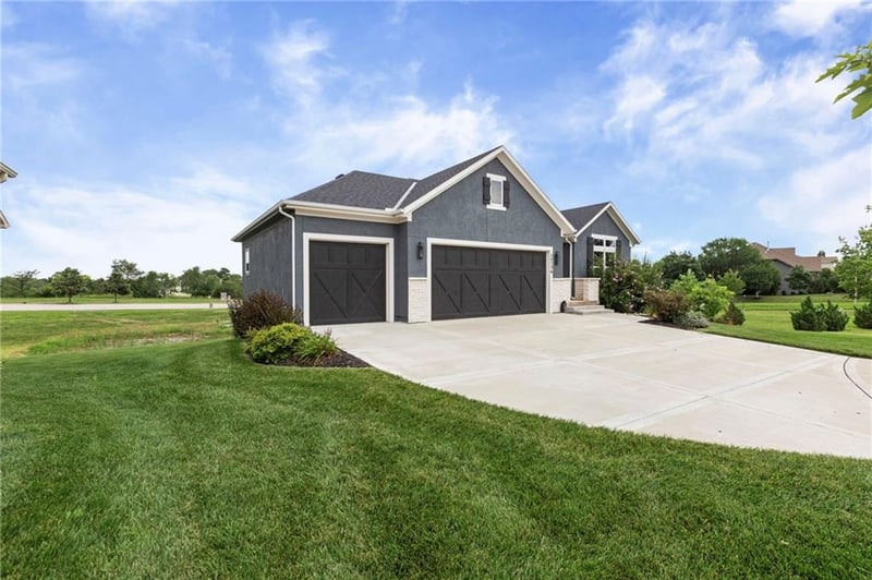 24736 112th St, Olathe, KS 66061