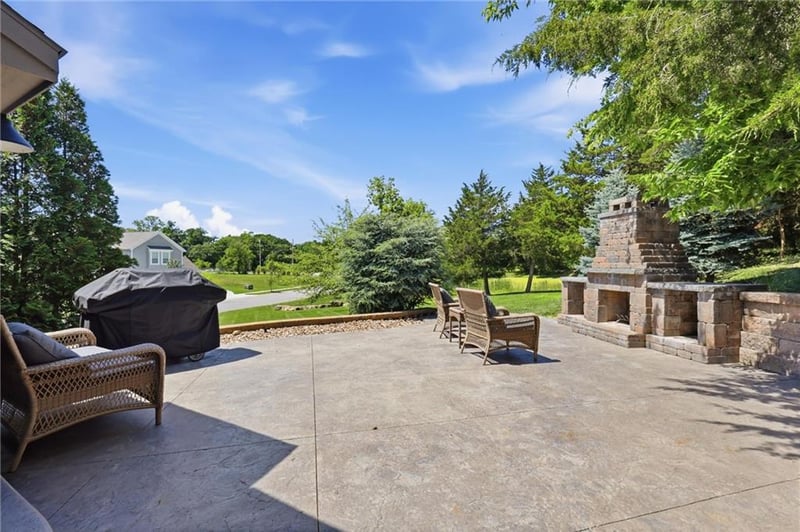 19505 110th St, Olathe, KS 66061