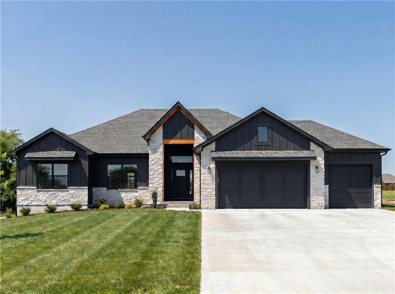 30409 138th St, Lee's Summit, MO 64086
