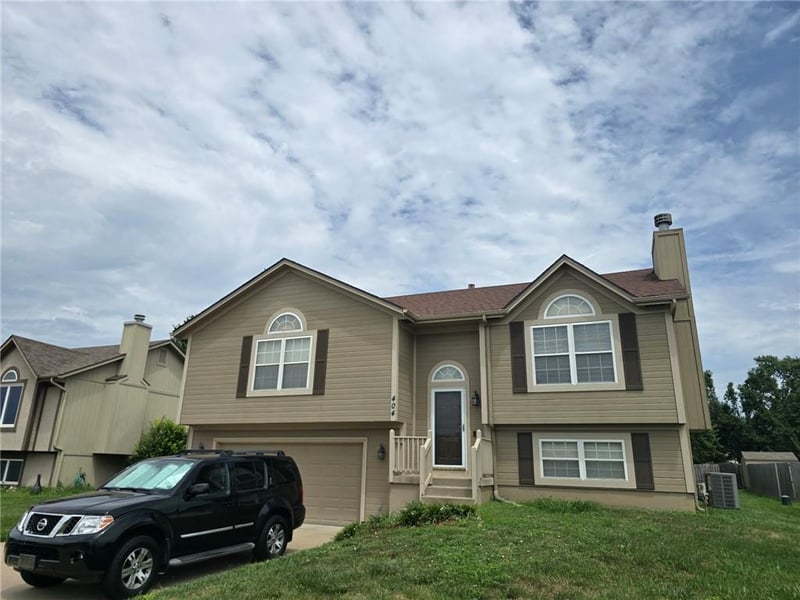 404 Blue Grass Dr, Raymore, MO 64083