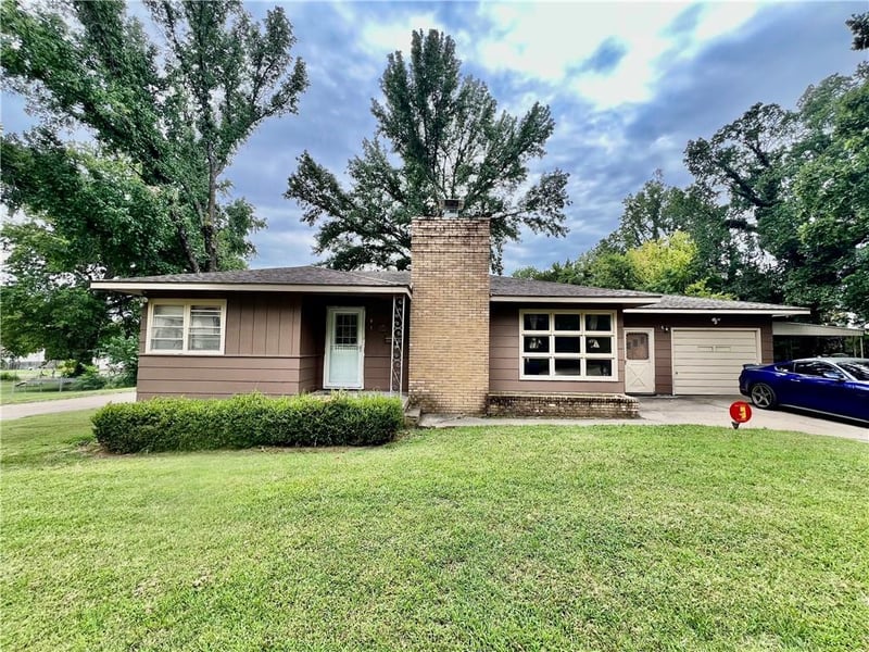 417 Edison St, Independence, KS 67301