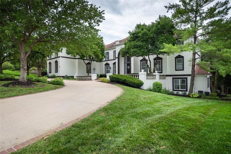 3109 118th St, Leawood, KS 66211
