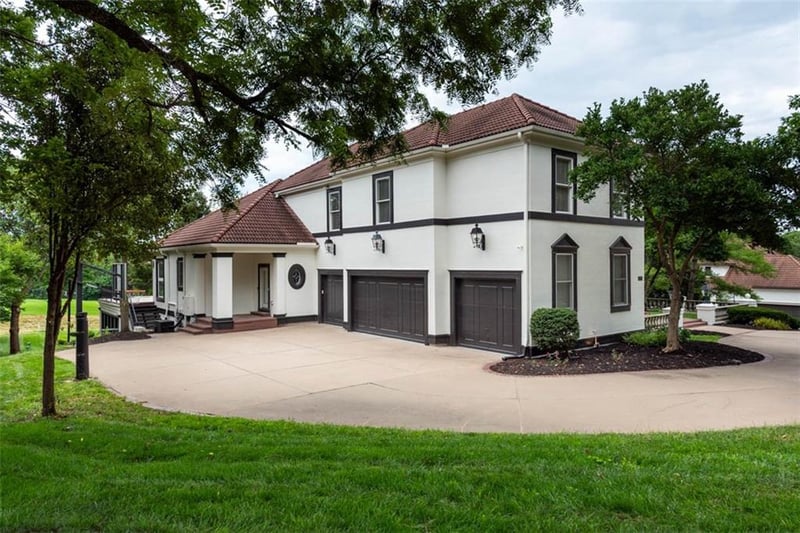 3109 118th St, Leawood, KS 66211